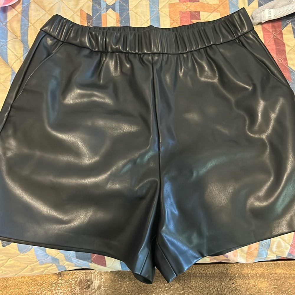 Z Supply Faux leather shorts with pockets SZ S